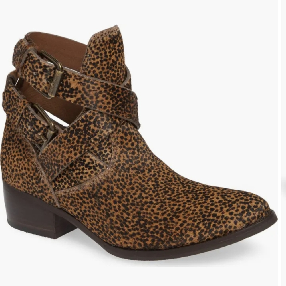 Matisse Raider Sz 7 Wraparound Buckle Strap Bootie Cheetah Print Cow Hair